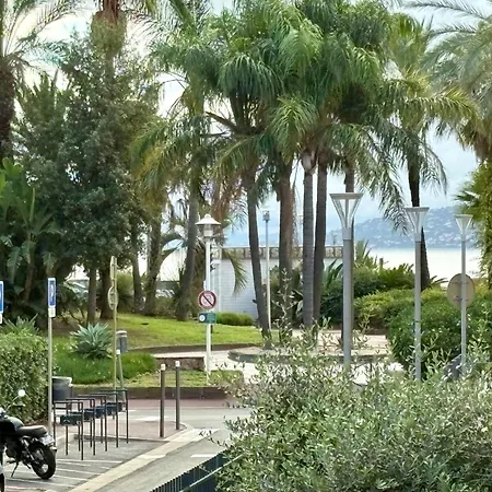 A 100 M Des Plages Rue De Provence Apartamento