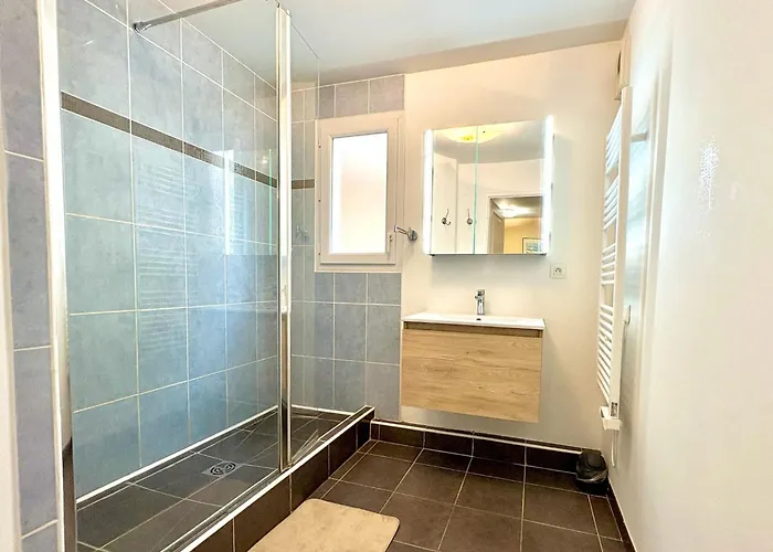 à 100 M Des Plages Rue De Provence Appartement